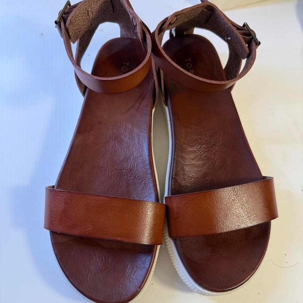 Brown leather platform sandals by TORRID. VERY CUTE
